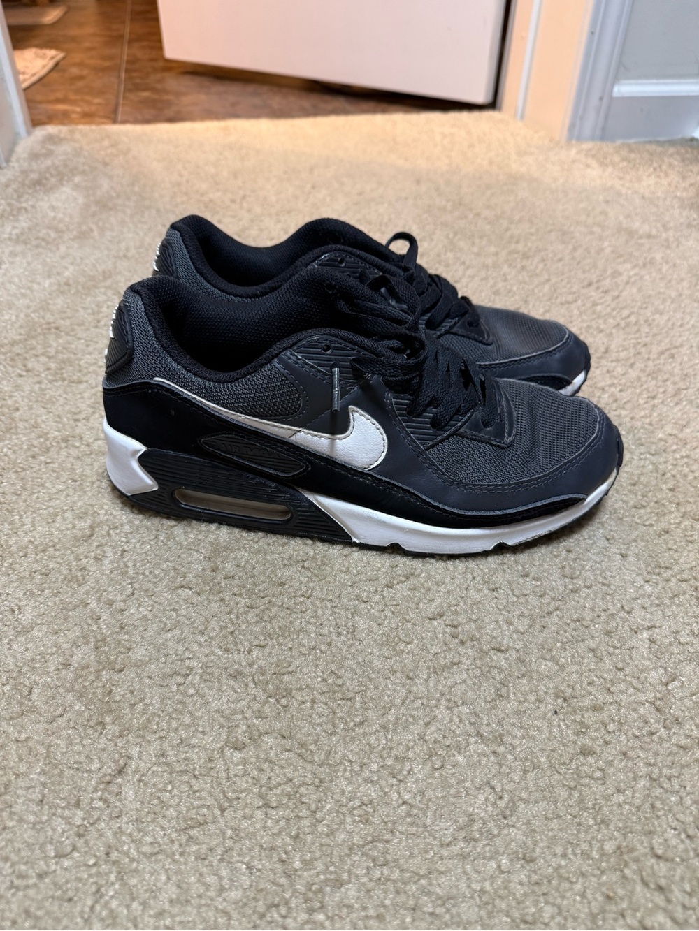Nike air max men’s Black and White Athletic Sneakers